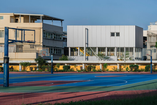 MOM House / Supra-Simplicities - Exterior Photography, Facade
