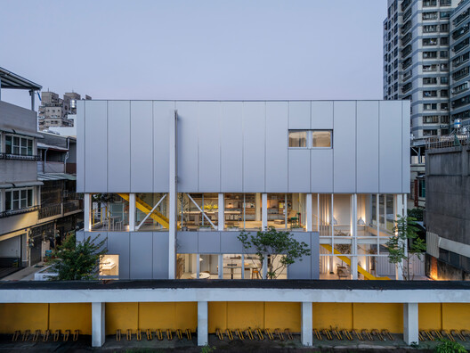 MOM House / Supra-Simplicities