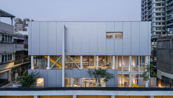 MOM House / Supra-Simplicities