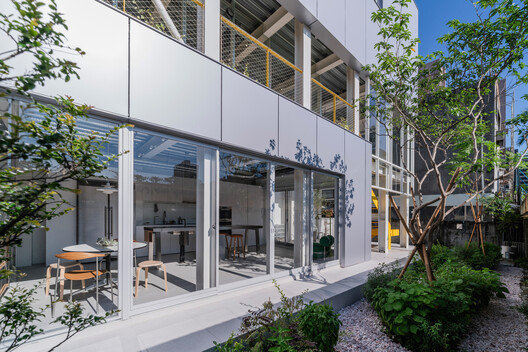 MOM House / Supra-Simplicities - Image 11 of 26