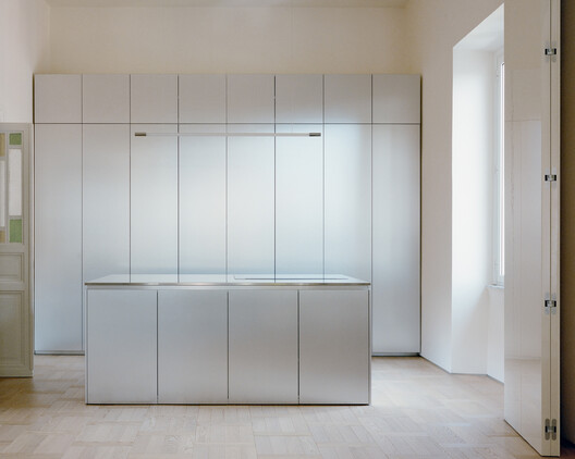 House with Reflective Furniture / Set Architects House with Reflective Furniture / Set Architects - Interior Photography, Wood, Glass, Closet