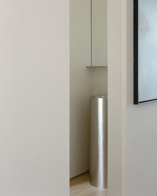 House with Reflective Furniture / Set Architects House with Reflective Furniture / Set Architects - Image 16 of 17