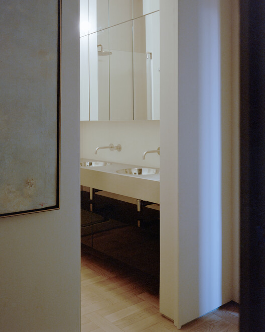 House with Reflective Furniture / Set Architects House with Reflective Furniture / Set Architects - Image 15 of 17