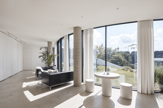 The Orb House / Chiasmus Partners - Interior Photography, Chair, Glass