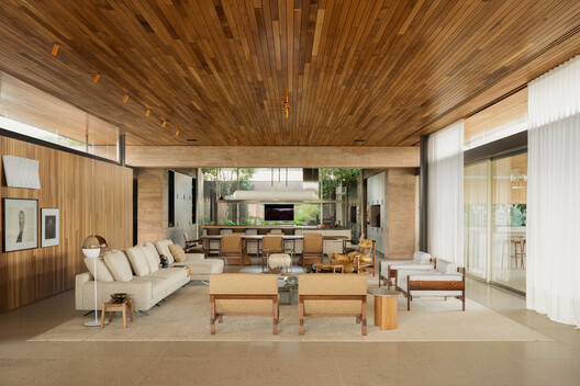 Tear House / Felipe Caboclo Arquitetura Tear House / Felipe Caboclo Arquitetura - Interior Photography, Living Room, Wood, Table, Chair
