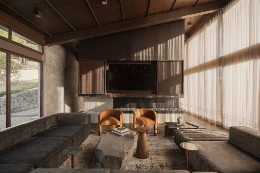 RB Tapalpa Cabin / ALMA de Arquitectos RB Tapalpa Cabin / ALMA de Arquitectos - Interior Photography, Living Room, Wood, Beam