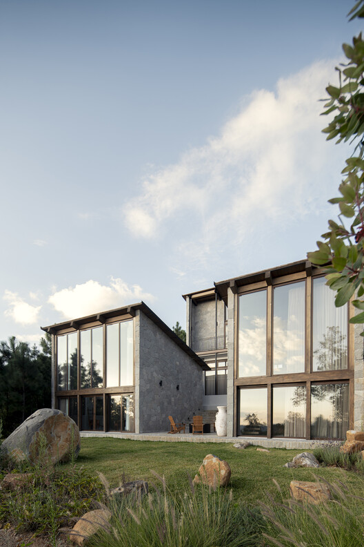 RB Tapalpa Cabin / ALMA de Arquitectos RB Tapalpa Cabin / ALMA de Arquitectos - Exterior Photography