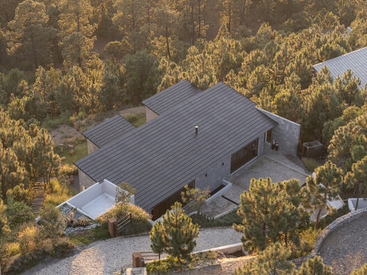 RB Tapalpa Cabin / ALMA de Arquitectos RB Tapalpa Cabin / ALMA de Arquitectos - Exterior Photography