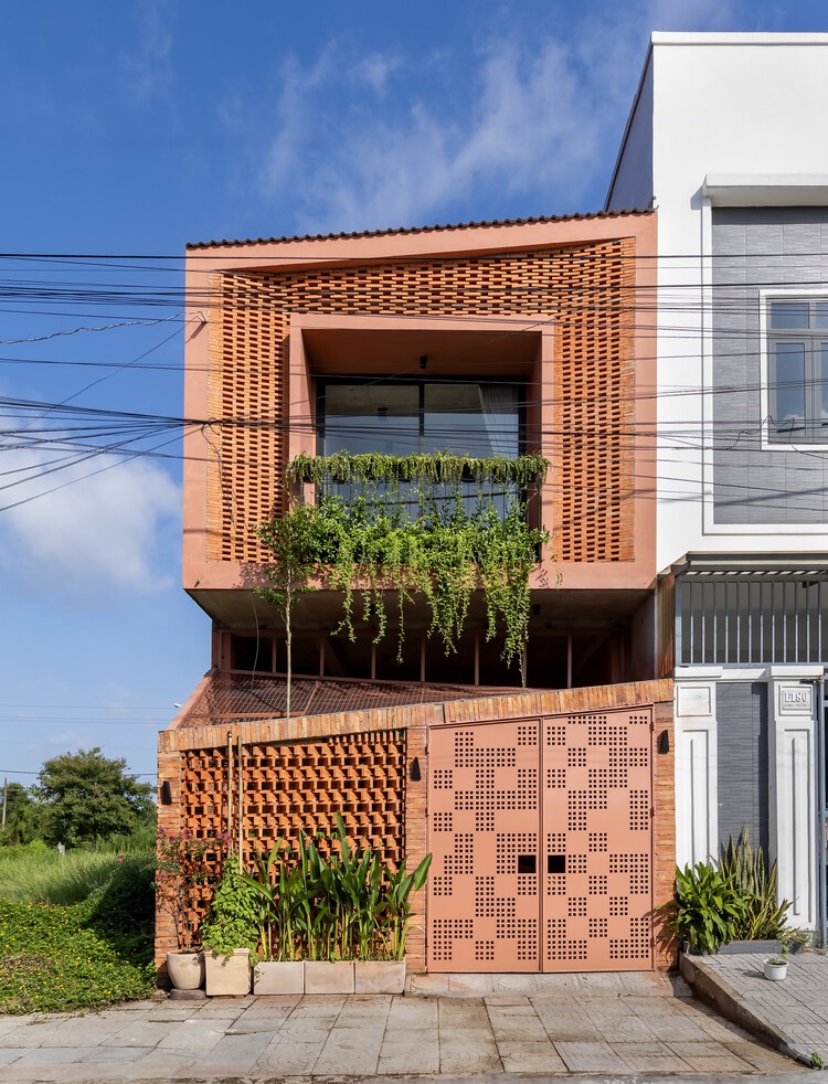 Vĩnh Long House / NAQ Architecture
