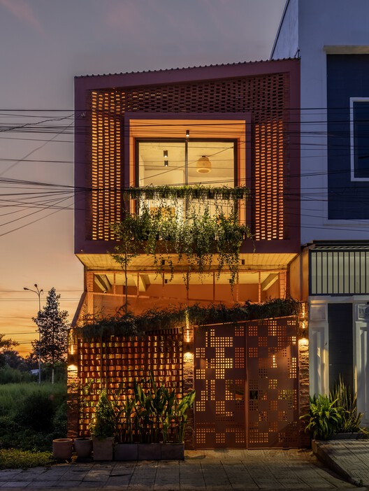 Vĩnh Long House / NAQ Architecture Vĩnh Long House / NAQ Architecture - Exterior Photography, Balcony