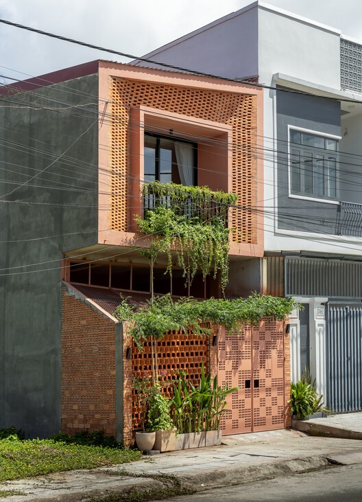 Vĩnh Long House / NAQ Architecture Vĩnh Long House / NAQ Architecture - Exterior Photography, Balcony