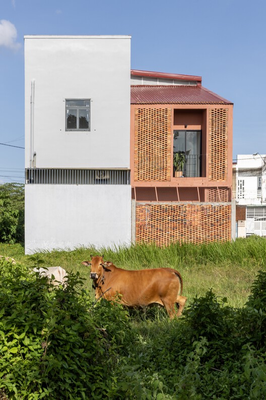 Vĩnh Long House / NAQ Architecture Vĩnh Long House / NAQ Architecture - Exterior Photography, Brick