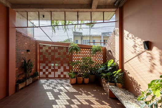 Vĩnh Long House / NAQ Architecture Vĩnh Long House / NAQ Architecture - Interior Photography, Wood, Brick, Courtyard