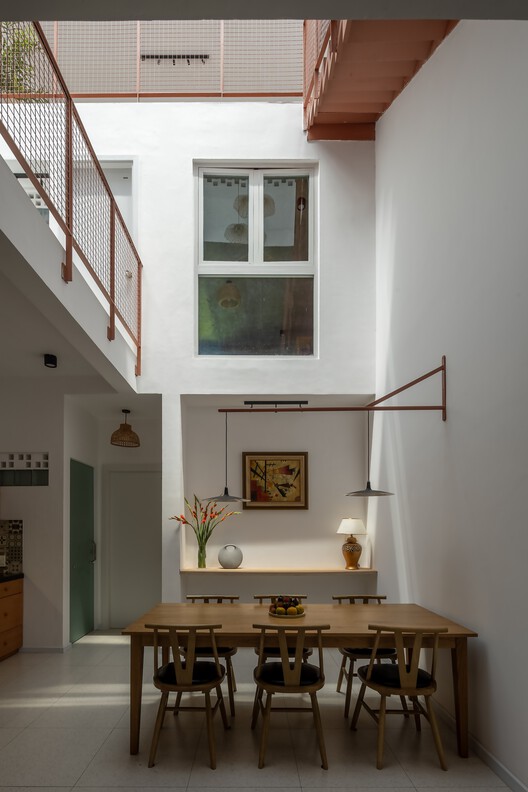 Vĩnh Long House / NAQ Architecture Vĩnh Long House / NAQ Architecture - Interior Photography, Dining room, Wood, Glass
