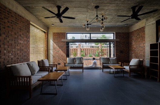 Rangunia Residence / Moofer Architecture - Interior Photography, Living Room, Wood, Chair, Table, Lighting, Brick