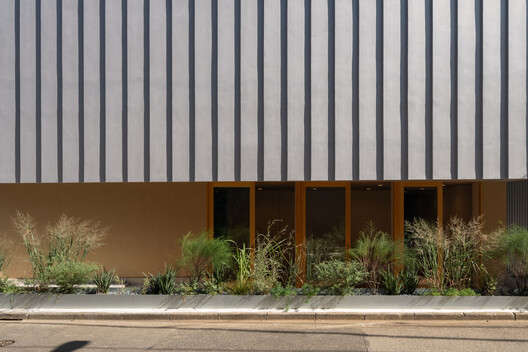 Tokyo Ballet House / Kenta SANO & Associates, Architects Tokyo Ballet House / Kenta SANO & Associates, Architects - Exterior Photography, Facade, Concrete