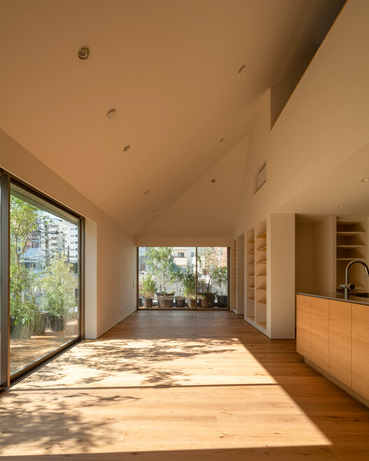 Tokyo Ballet House / Kenta SANO & Associates, Architects Tokyo Ballet House / Kenta SANO & Associates, Architects - Interior Photography, Kitchen, Wood, Door