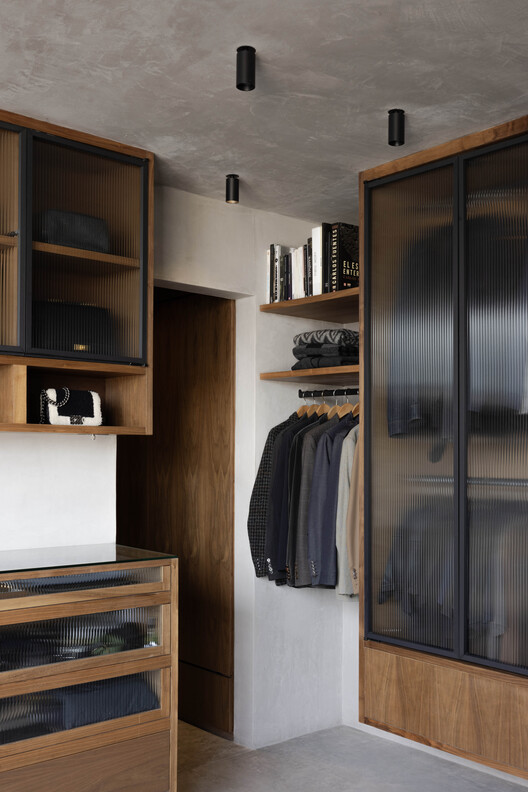 Brutalist Penthouse / Barde + vanVoltt Brutalist Penthouse / Barde + vanVoltt - Interior Photography, Closet, Wood, Lighting, Shelving