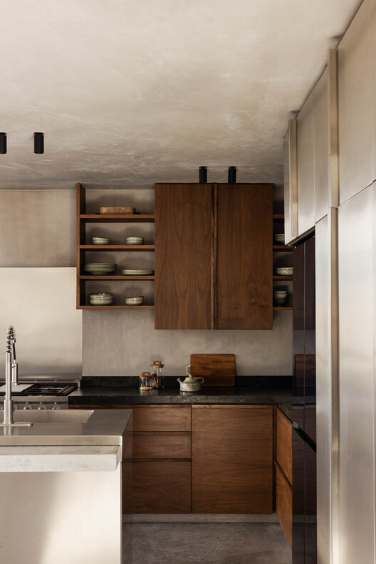 Brutalist Penthouse / Barde + vanVoltt Brutalist Penthouse / Barde + vanVoltt - Interior Photography, Kitchen, Wood, Countertop