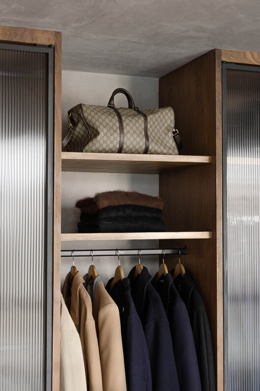 Brutalist Penthouse / Barde + vanVoltt Brutalist Penthouse / Barde + vanVoltt - Interior Photography, Closet