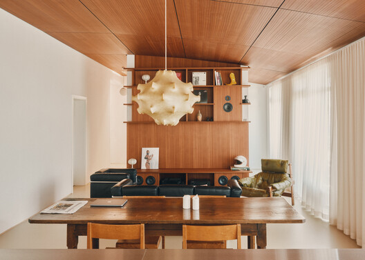 041BÖT Apartment / Christopher Sitzler 041BÖT Apartment / Christopher Sitzler - Interior Photography, Wood, Lighting, Chair