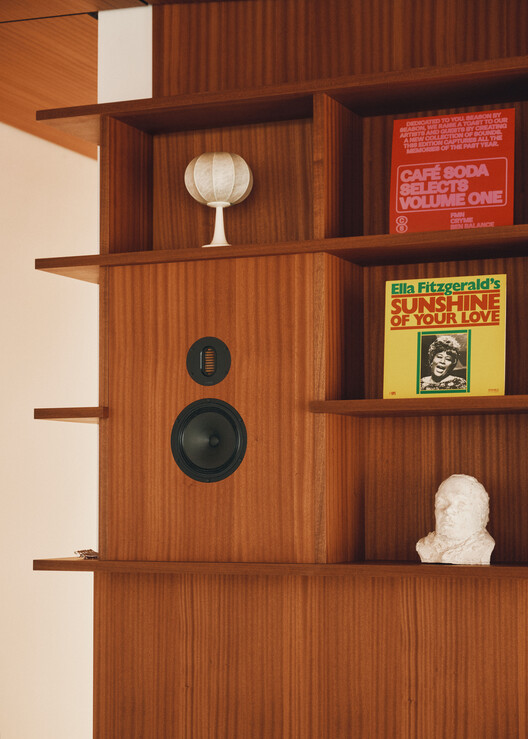 041BÖT Apartment / Christopher Sitzler 041BÖT Apartment / Christopher Sitzler - Interior Photography, Wood, Shelving