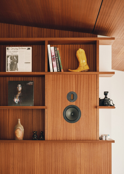 041BÖT Apartment / Christopher Sitzler 041BÖT Apartment / Christopher Sitzler - Interior Photography, Wood, Shelving