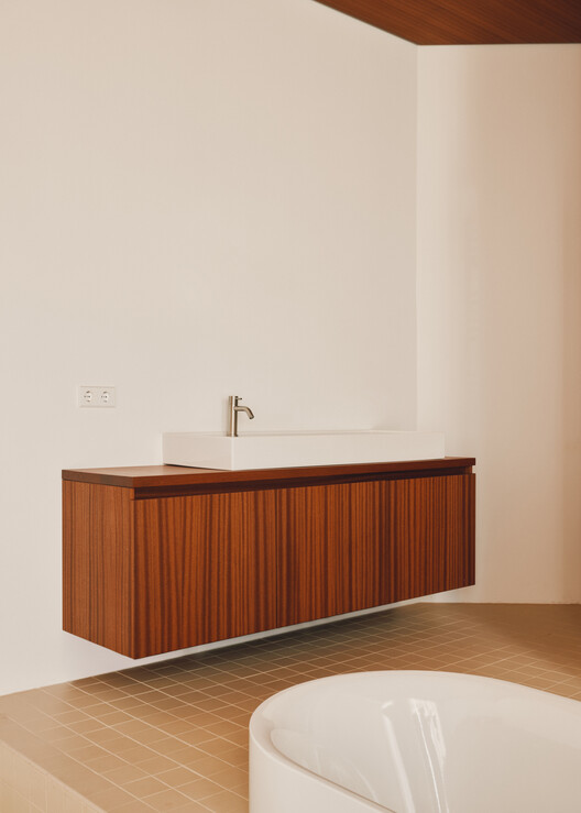 041BÖT Apartment / Christopher Sitzler 041BÖT Apartment / Christopher Sitzler - Interior Photography, Wood, Sink, Bathroom