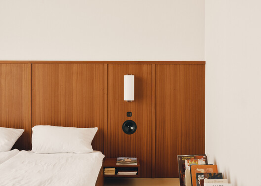 041BÖT Apartment / Christopher Sitzler 041BÖT Apartment / Christopher Sitzler - Interior Photography, Bedroom, Wood