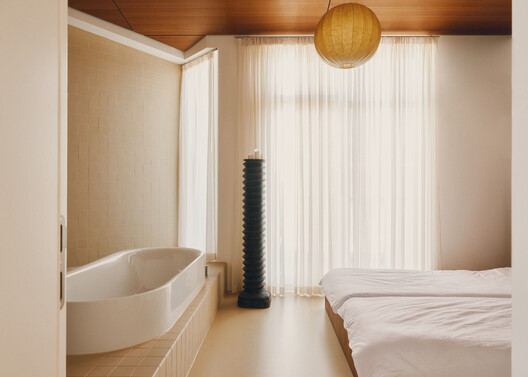 041BÖT Apartment / Christopher Sitzler 041BÖT Apartment / Christopher Sitzler - Interior Photography, Bedroom, Wood, Lighting