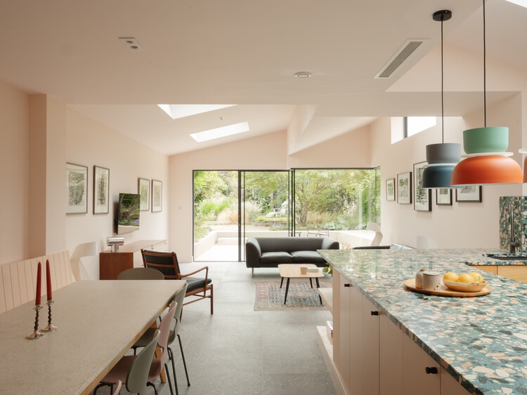 Sawtooth House / Francesco Pierazzi Architects - Interior Photography, Sustainability, Kitchen, Table, Chair, Lighting, Countertop