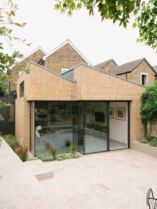 Sawtooth House / Francesco Pierazzi Architects Sawtooth House / Francesco Pierazzi Architects - Exterior Photography, Facade, Brick, Door, Concrete, Courtyard