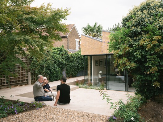 Sawtooth House / Francesco Pierazzi Architects Sawtooth House / Francesco Pierazzi Architects - Exterior Photography, Brick, Door, Garden, Concrete, Courtyard