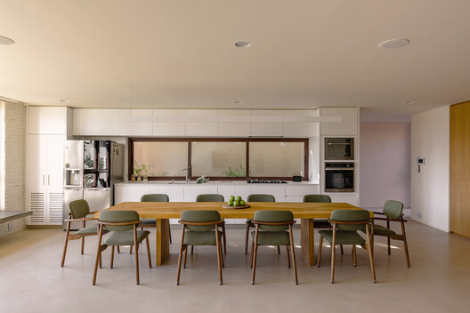 Mooca House / André Guerra Arquitetos - Interior Photography, Dining room, Table, Wood, Chair, Lighting, Glass