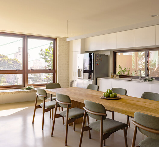 Mooca House / André Guerra Arquitetos - Interior Photography, Dining room, Chair, Table, Wood, Lighting, Glass