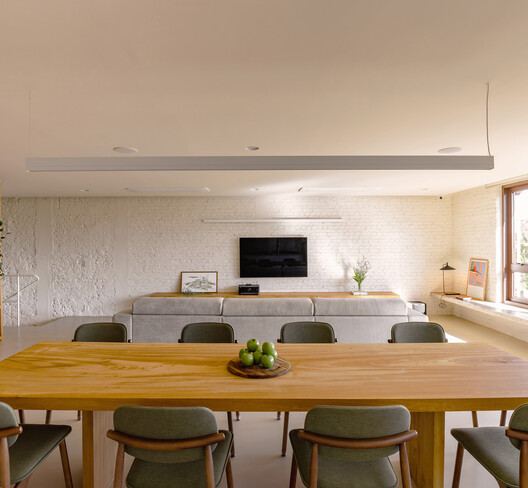Mooca House / André Guerra Arquitetos - Interior Photography, Dining room, Table, Wood, Chair, Lighting