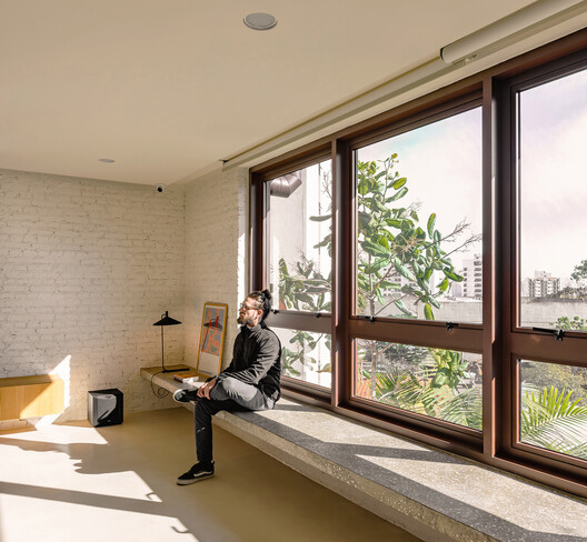Mooca House / André Guerra Arquitetos - Interior Photography, Bedroom, Wood, Glass