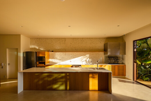 Mooca House / André Guerra Arquitetos - Interior Photography, Kitchen, Wood, Lighting, Countertop