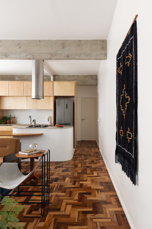 Caju Apartment / CODA Arquitetura Caju Apartment / CODA Arquitetura - Interior Photography, Kitchen, Wood