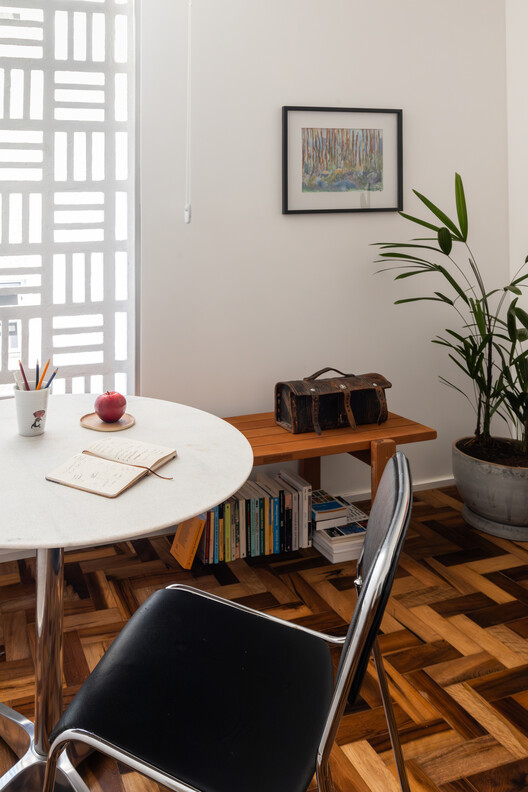 Caju Apartment / CODA Arquitetura Caju Apartment / CODA Arquitetura - Interior Photography, Wood, Table, Lighting, Chair