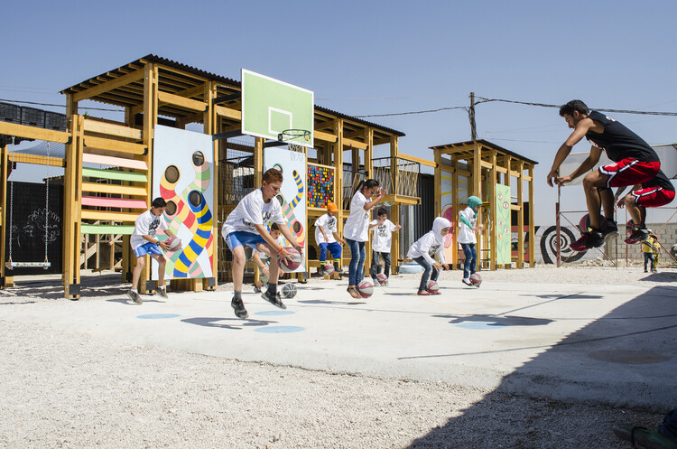 Schools at the Border: How Architecture Supports Learning in Conditions of Displacement - Image 5 of 13