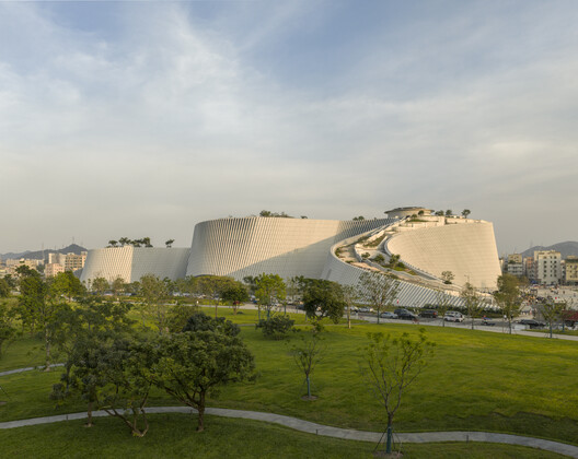 Shenzhen Natural History Museum / 3XN + B+H Architects + ZHUBO Design Shenzhen Natural History Museum / 3XN + B+H Architects + ZHUBO Design - Image 7 of 13