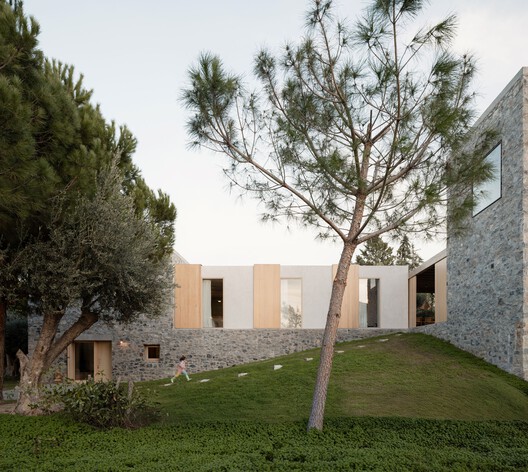 Treelithon - A countryside retreat / Not a Number Architects Treelithon - A countryside retreat / Not a Number Architects - Image 3 of 33