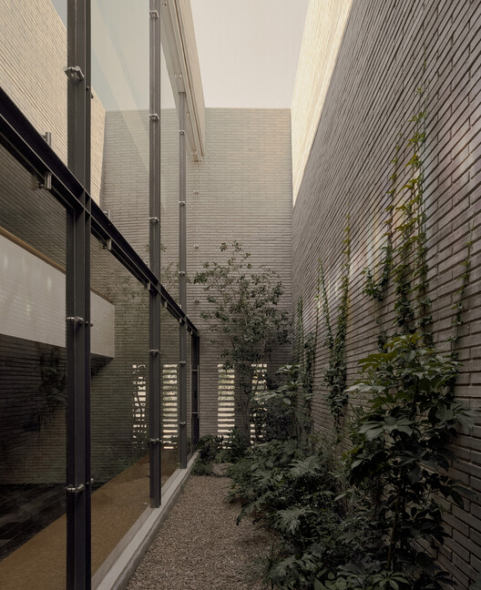 Refuge House / Taller Segovia Molina Refuge House / Taller Segovia Molina - Image 10 of 34