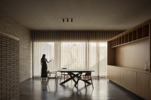Refuge House / Taller Segovia Molina Refuge House / Taller Segovia Molina - Interior Photography, Dining room, Wood