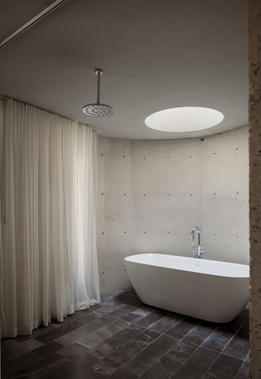 Refuge House / Taller Segovia Molina Refuge House / Taller Segovia Molina - Interior Photography, Bathroom