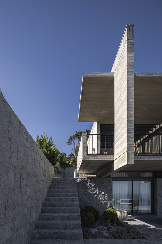 R.I. House / Infante Poblete Montt R.I. House / Infante Poblete Montt - Exterior Photography, Stairs, Concrete