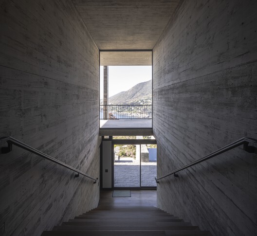 R.I. House / Infante Poblete Montt R.I. House / Infante Poblete Montt - Interior Photography, Concrete, Handrail