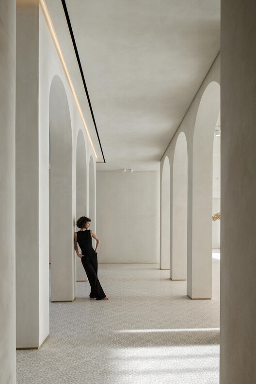 The Plinth House / Cambra Buró - Interior Photography, Arch, Concrete, Column, Arcade