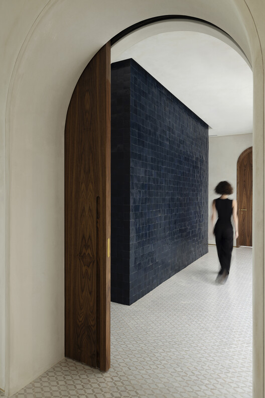 The Plinth House / Cambra Buró - Interior Photography, Arch